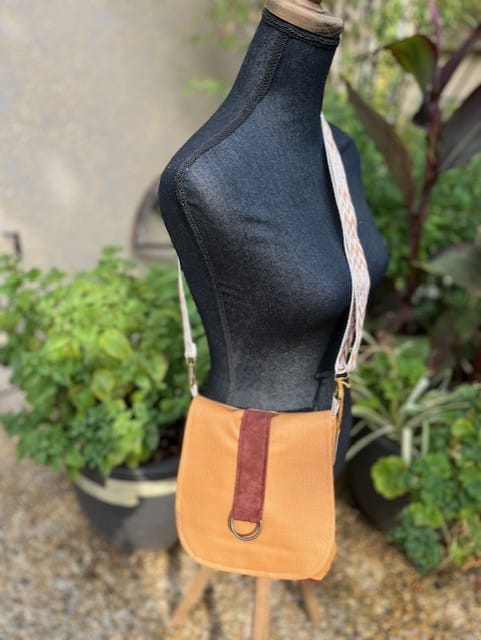 Petit sac bandoulière à rabat motif crocodile