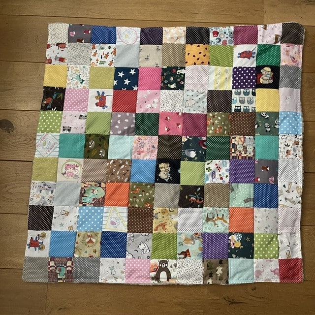 Couverture patchwork pois et motifs